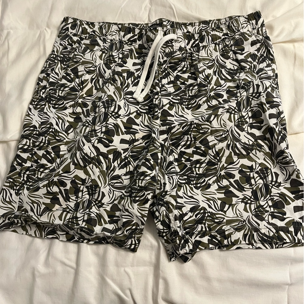 Stylish Floral Summer Banana Republic Shorts XL